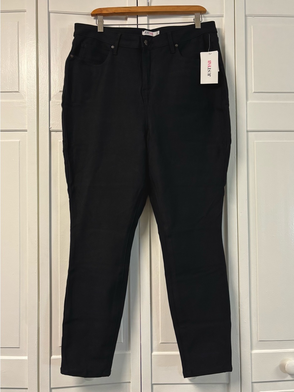 NWT JustFab Black Skinny High-Waisted Denim Jegging Pants - Size 16W